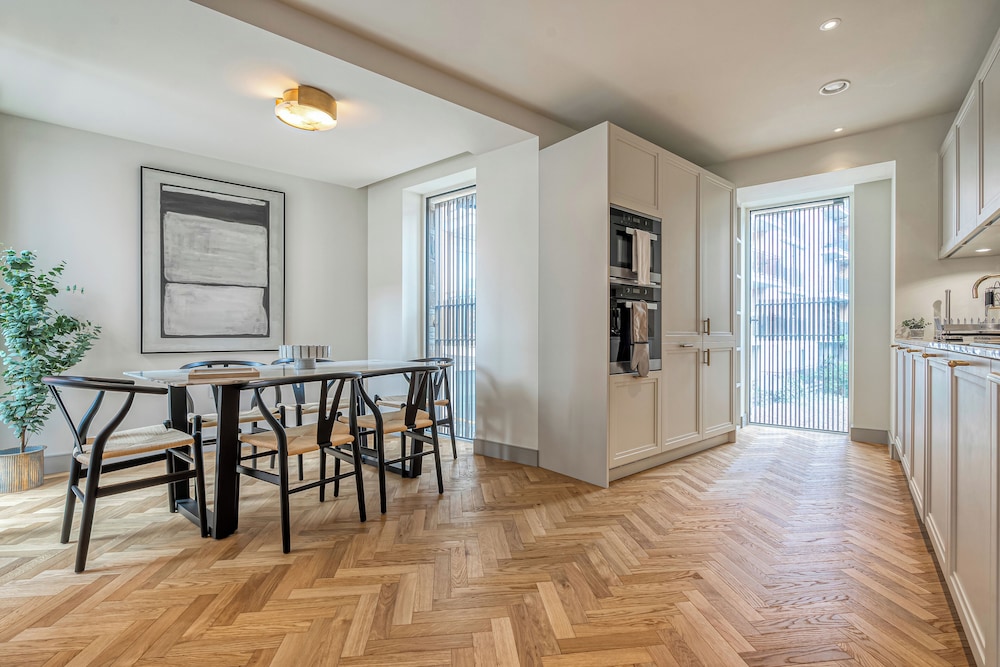 Luxury flats near Big Ben and London Eye