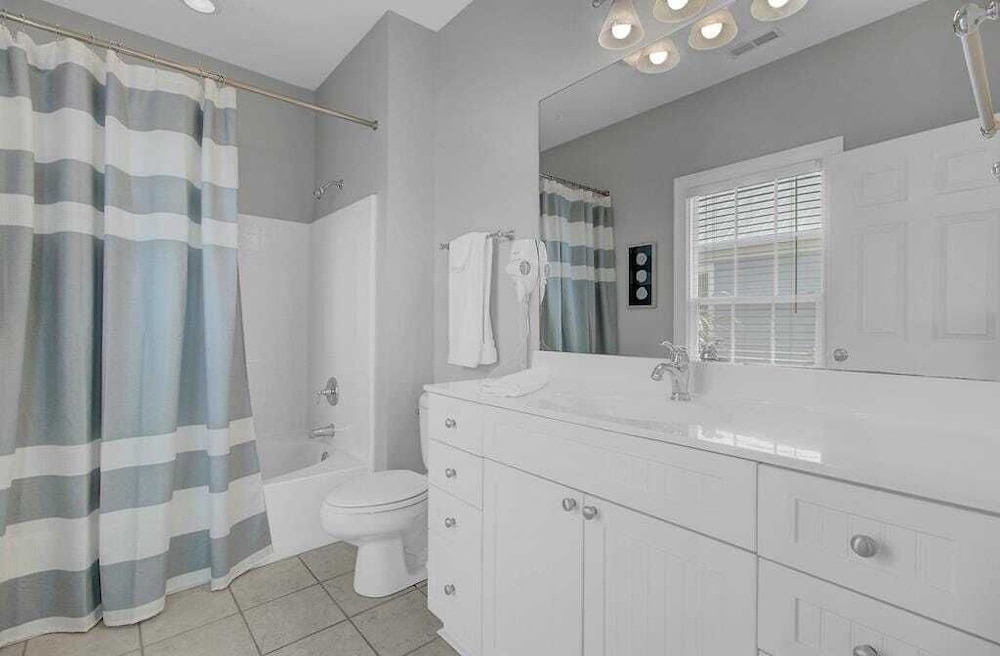 6 10th Avenue by Avantstay Steps to the Beach Pool 2691 Sqft
