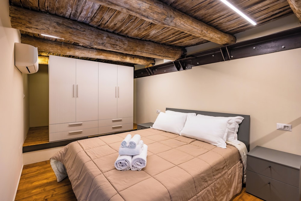 La Pinacoteca Aparthotel by NapoliApartments