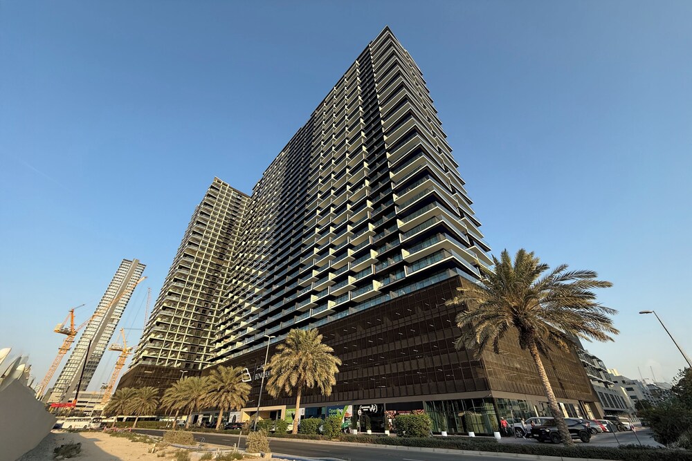 Bright 1BR in Binghatti Corner