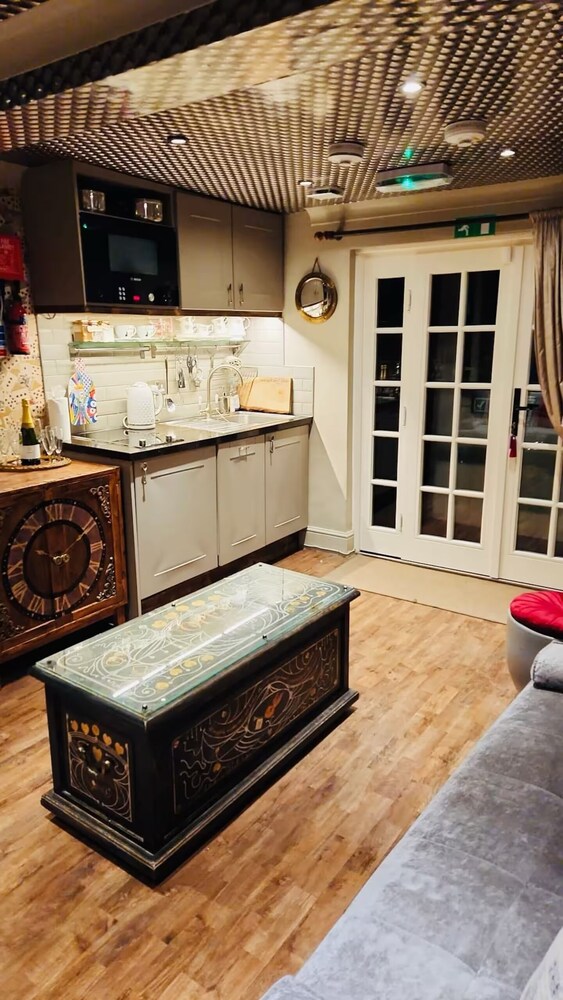 Looking Glass Cottage