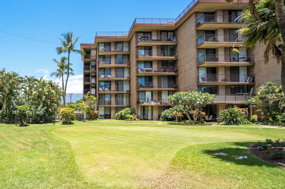 Hotel Sunny and Soothing Oceanfront Vistas - Image 1