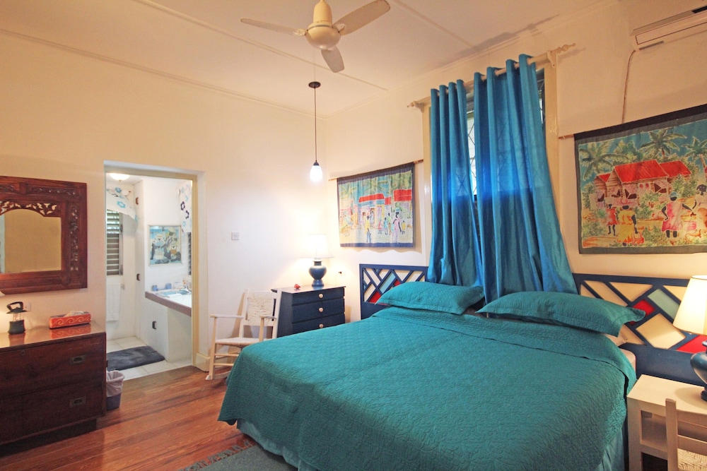 Beachfront Classic 3-bed House - Whitecaps by BSL Rentals