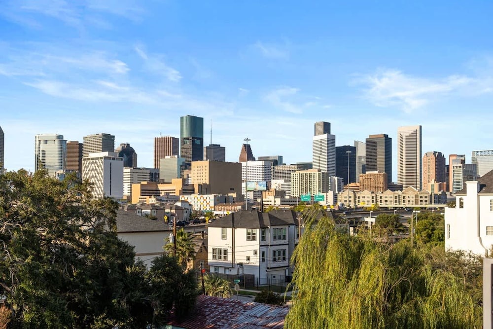Downtown Houston 3BR Bachelorette Escape