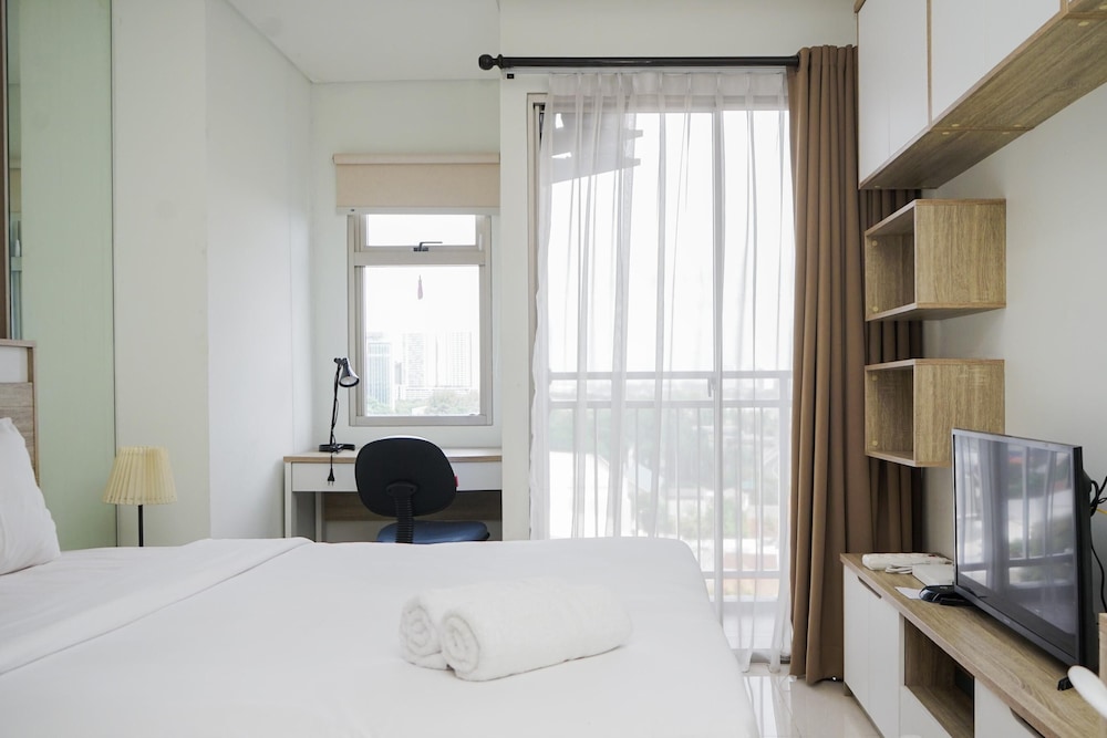 Fully Furnished with Cozy Design Studio Apartment at Springwood Residence