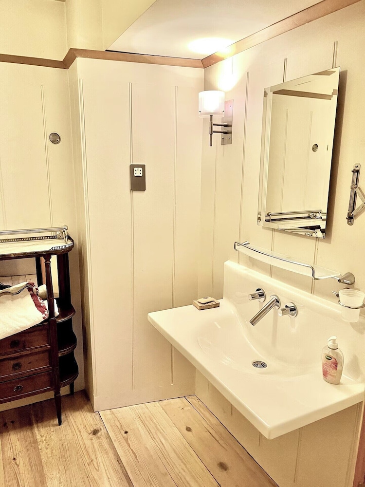 118 A Perfect Blend of Charm and Luxury