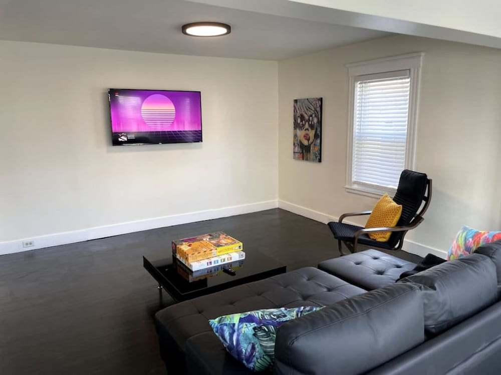 Modern Two Bedroom Condo - Near Boston
