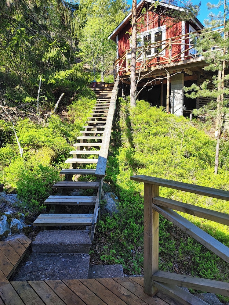 Sea-view Cottage High up in the Trees
