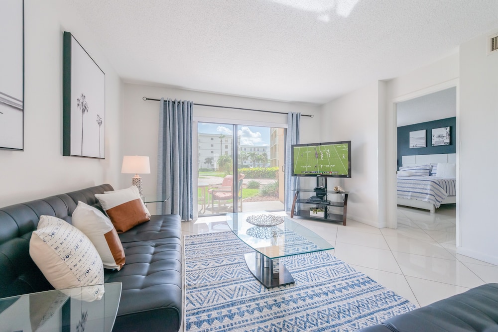 Canaveral Towers by Happy Palm Stays