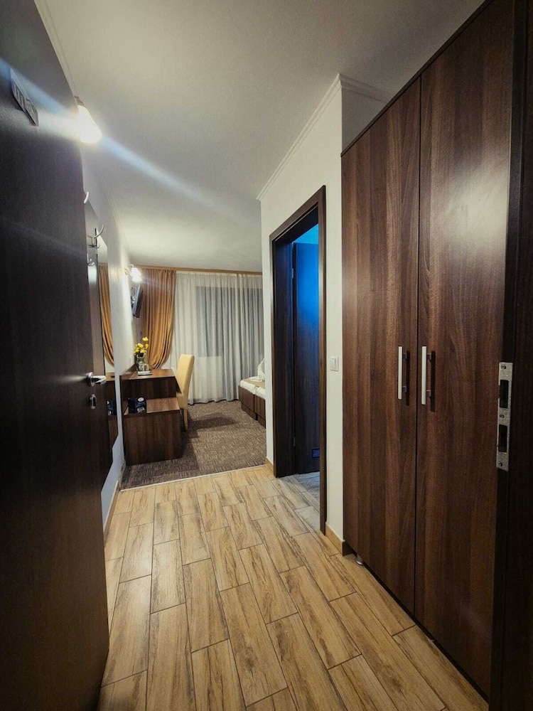 Hotel Claris Valiug