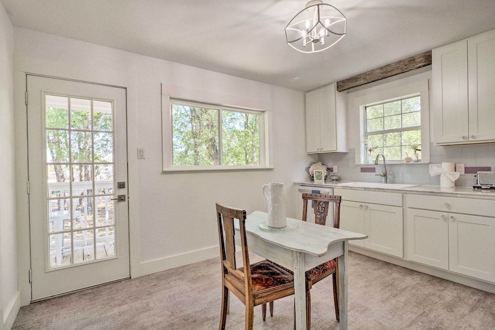 'blackberry Roost' Home ~ 4 Mi to Downtown Salado view 5
