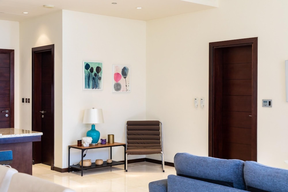 Splendid Sea View Apartment on Palm Jumeirah