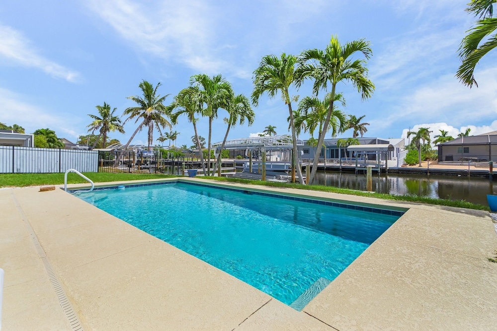 7 Dockside Dream: 3br/3ba Pool Home W/ Water Views! 3 Bedroom Home