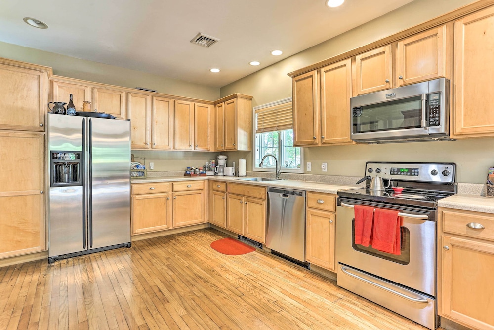 Pet-friendly Grand Pine Bush Retreat on 2 Acres! - Property Image 29