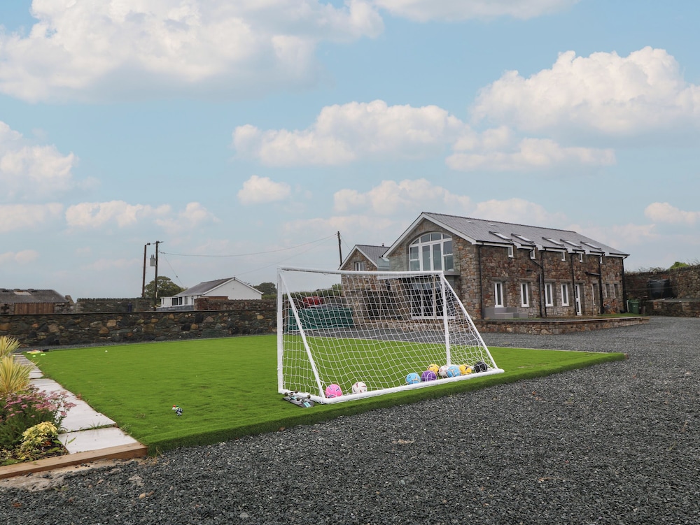 Caeau Gwynion Farm