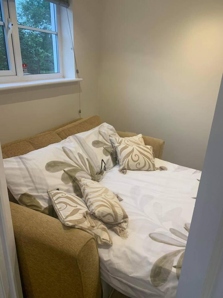 Remarkable 1-bed Cottage in Chester view 3