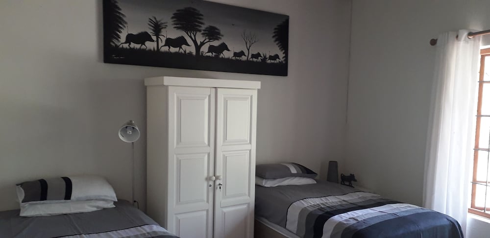 Lovely Holiday Home for a Large Family or Friends Bordering Kruger National Park view 4