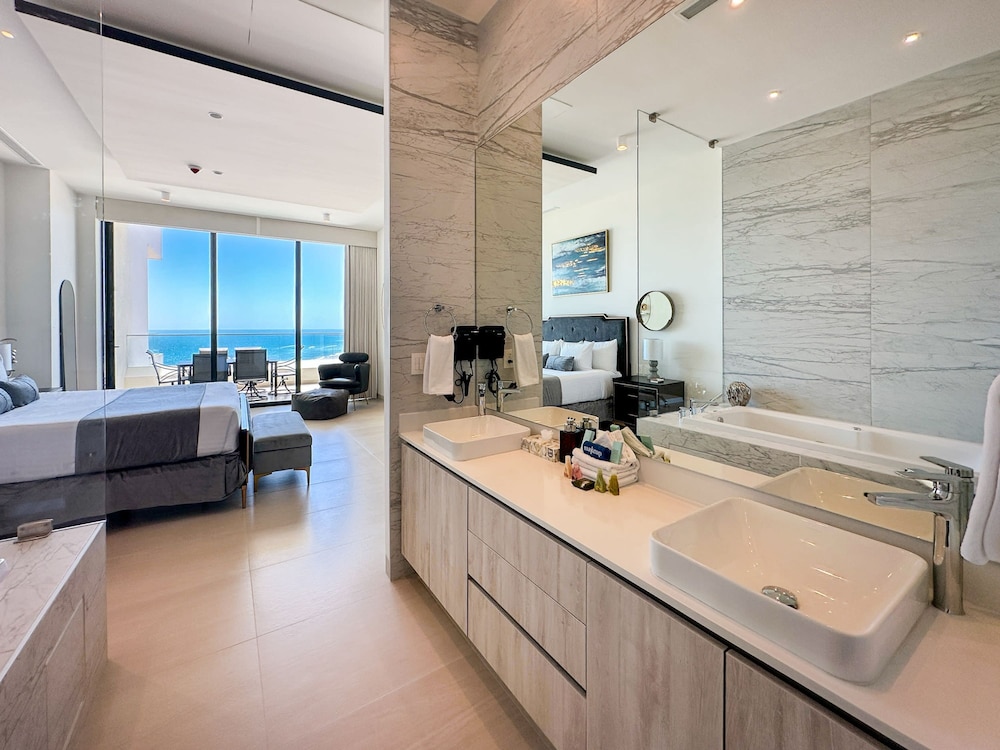 Sandy Beach 2BR Beachfront Getaway