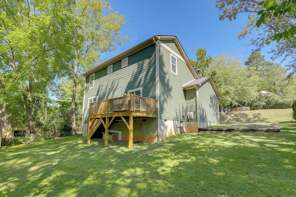 Family Home w/ Game Room, 3 Mi to Dtwn Asheville!
