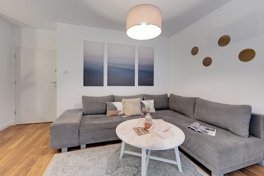 Aura - Riverside & Parking by Downtown Apartments