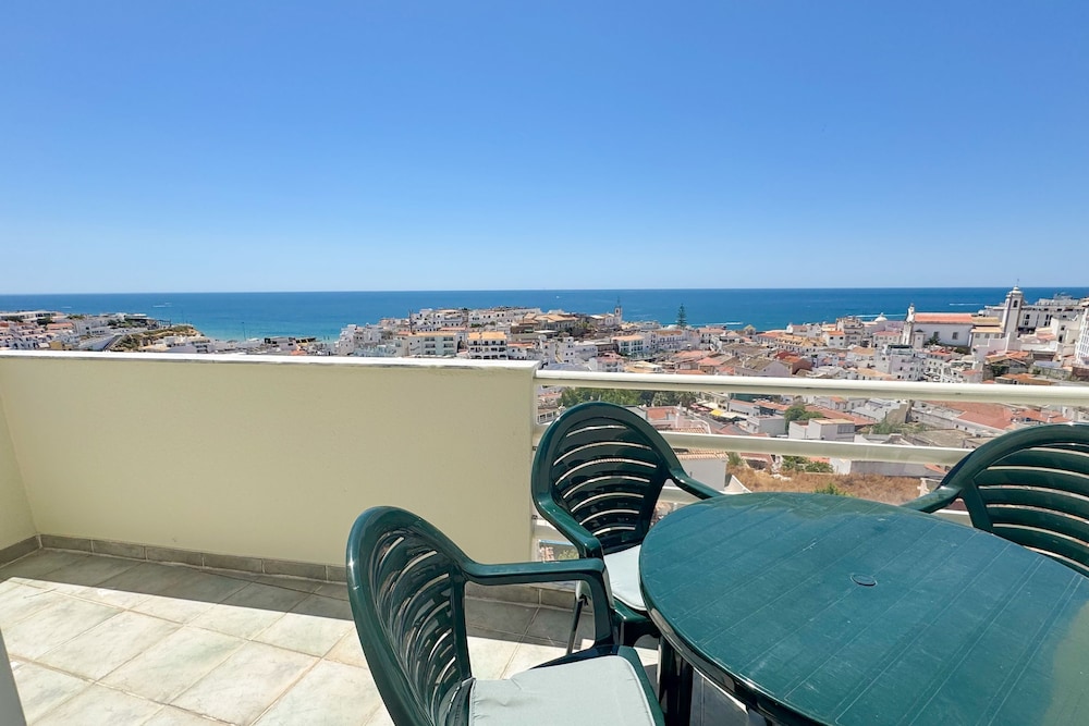 Central Old Town Albufeira Apartment