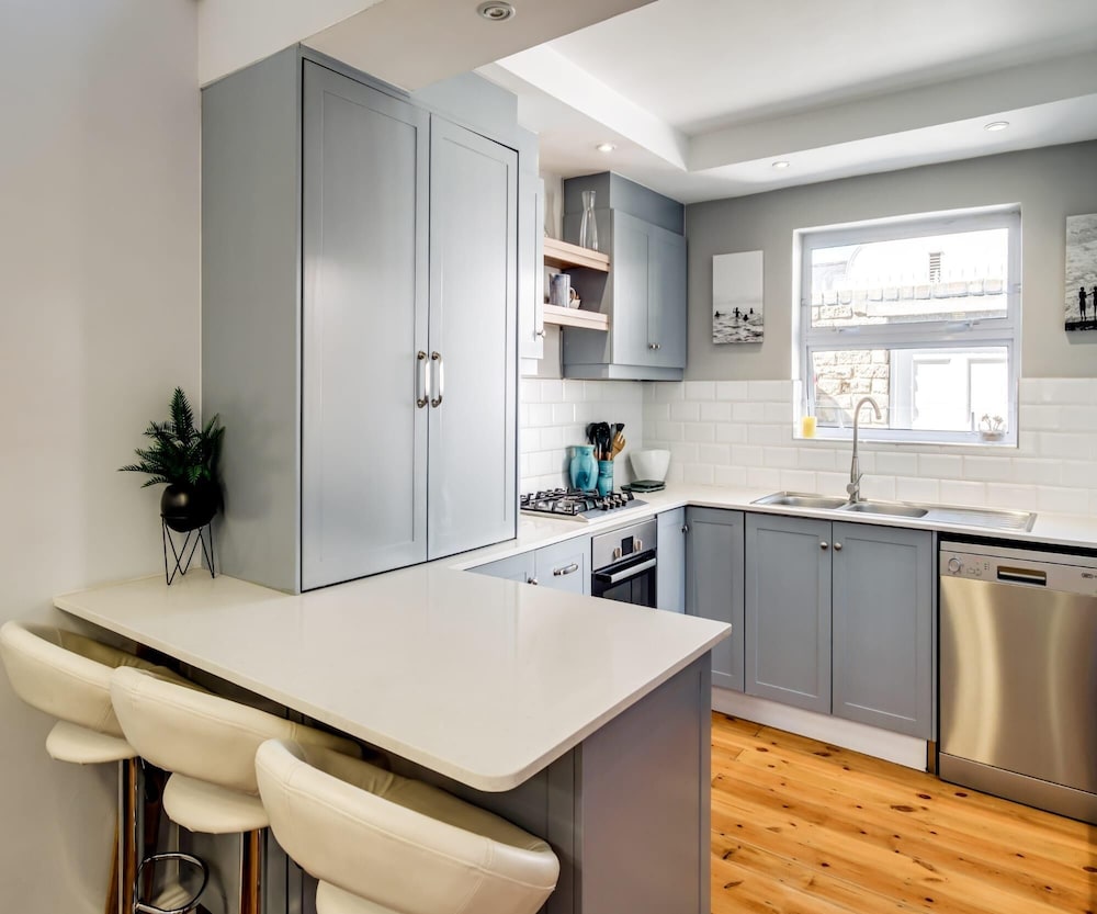 Gorgeous Home Walking Distance to Restaurants XV Sea Point view 5