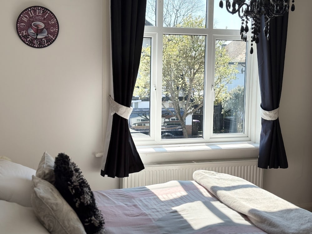 10 Guests - 5 Bedrooms - Free Parking - Petok