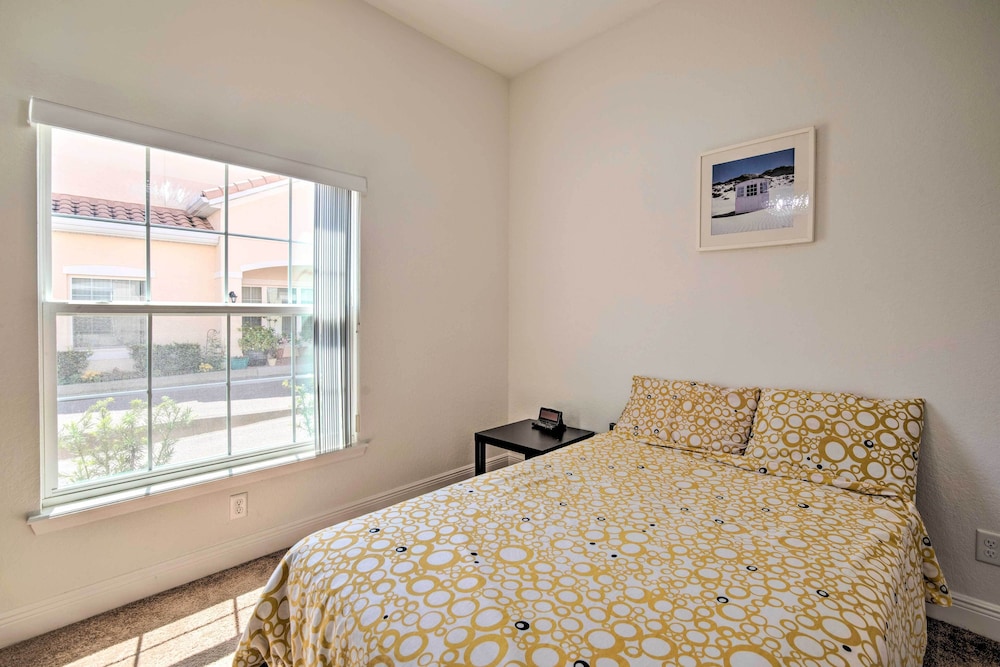 Sleek Tavares Condo 3 Miles to Downtown view 2