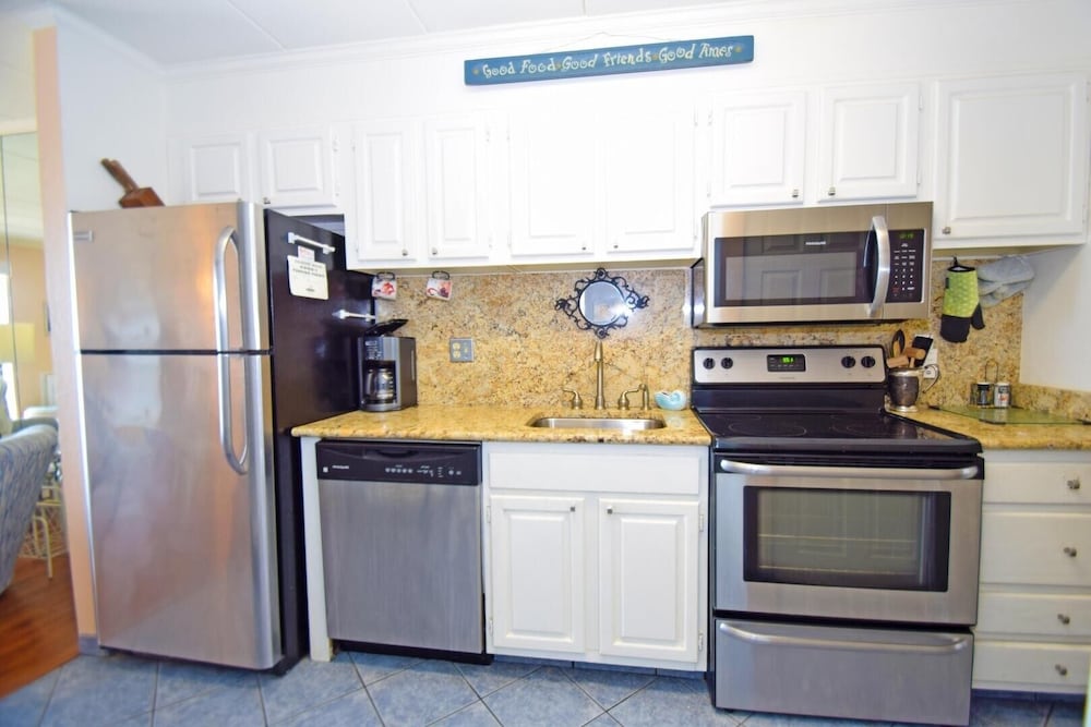 Diamond Beach 511 1 Bedroom Condo by RedAwning view 5