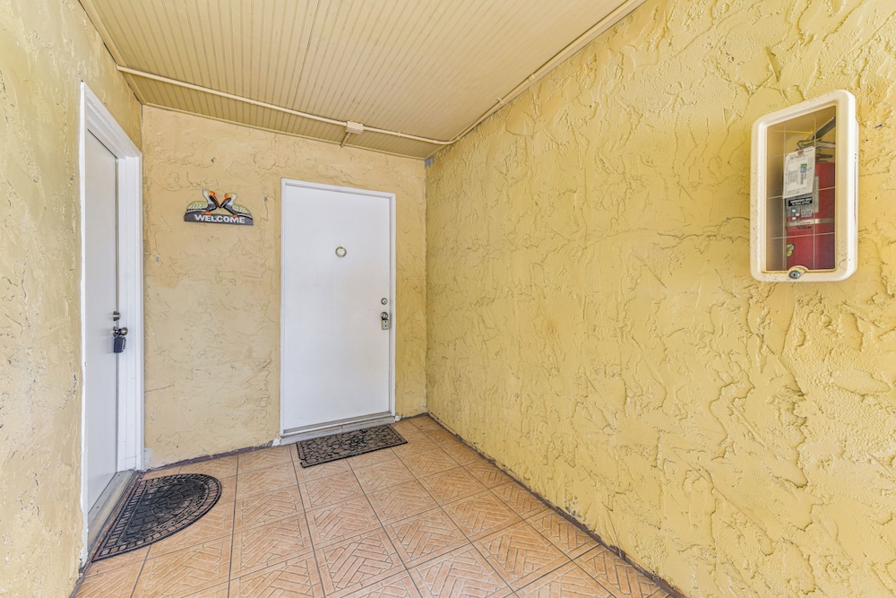 Explore Sarasota: Condo w/ Pool Access, Near Dtwn