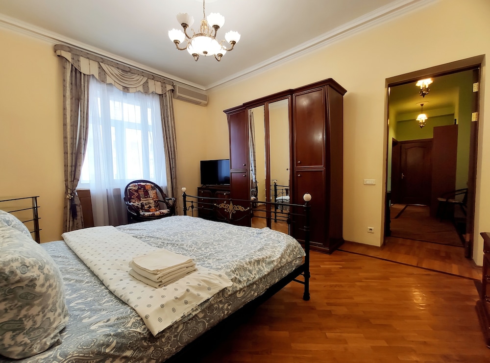 TVST Apartments TV6