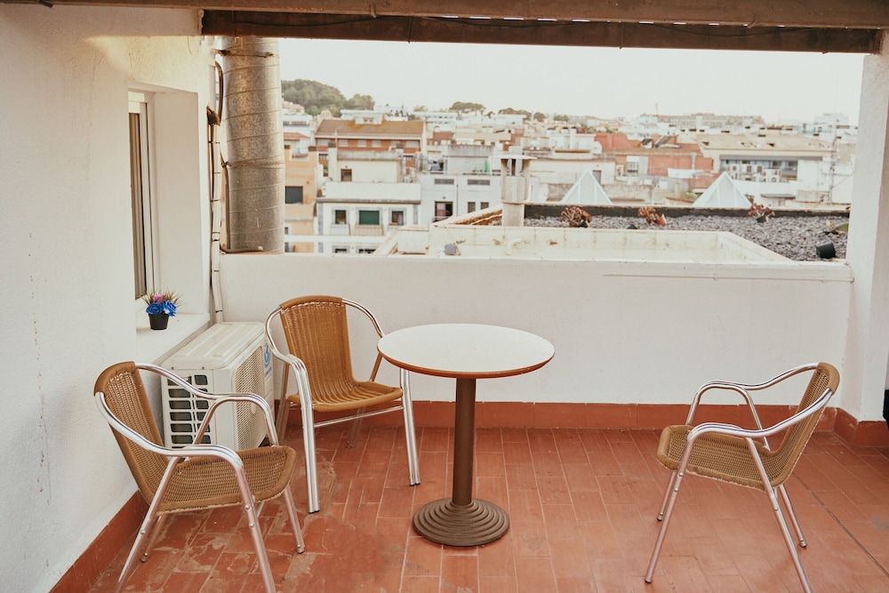 LOFT HOSTAL Group 38