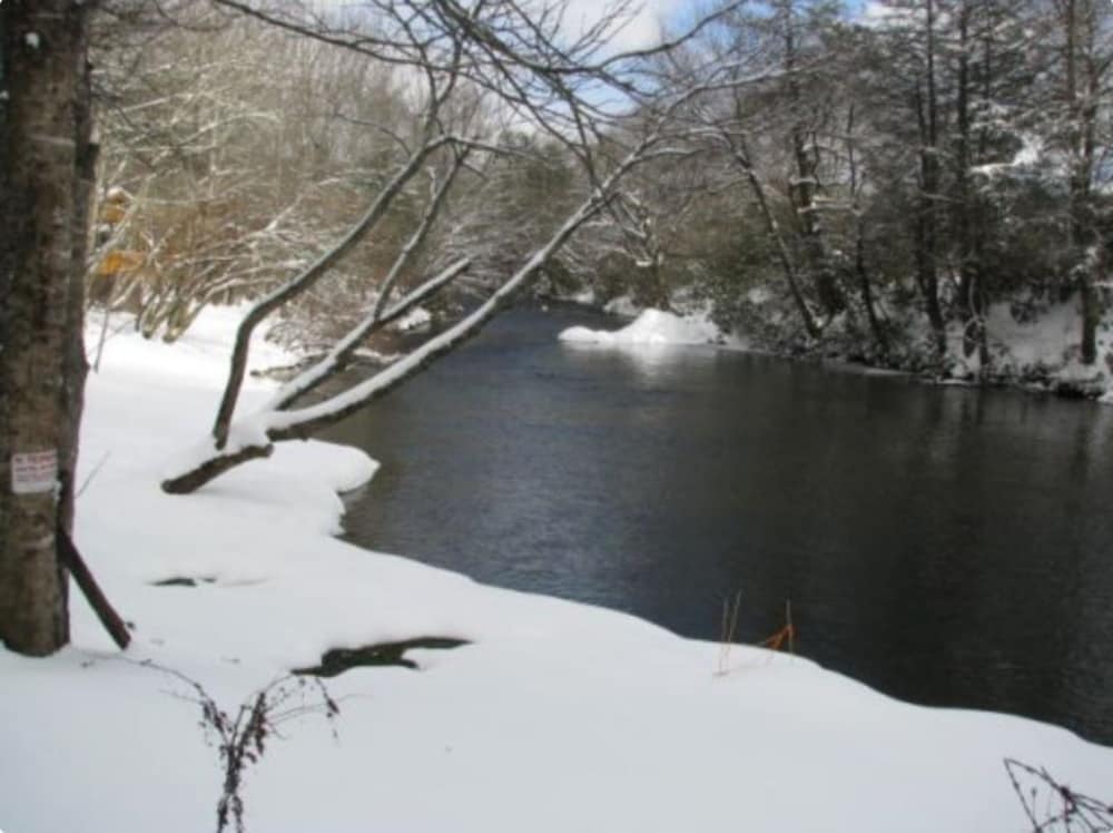 Linville River Log Cabins
