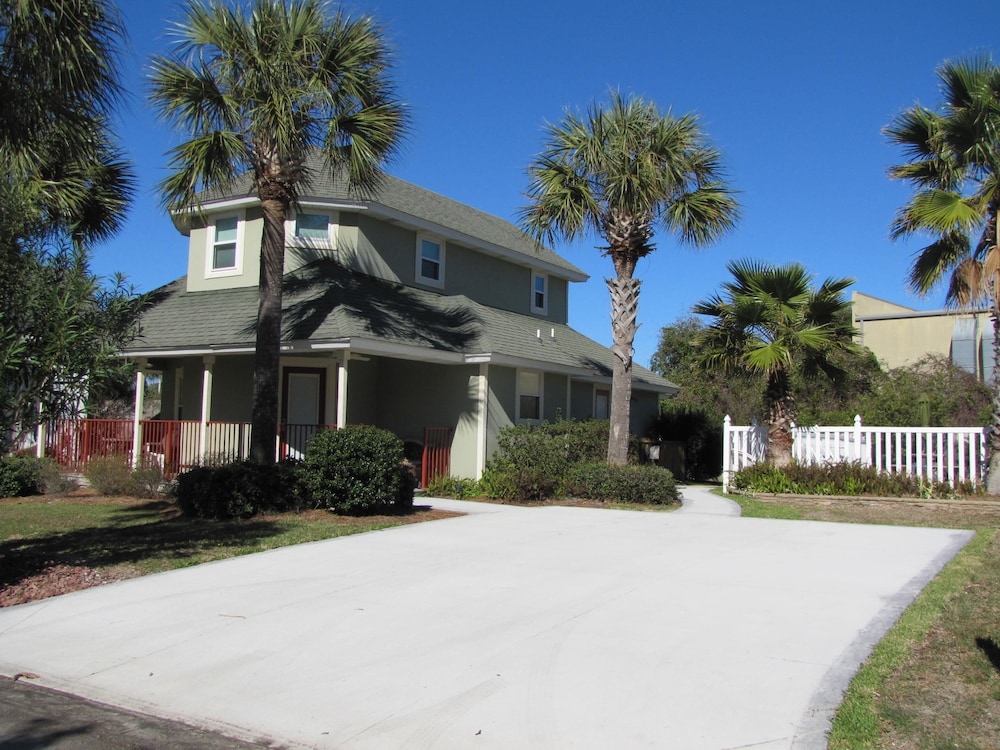 Windancer Cottages by Crystal Waters