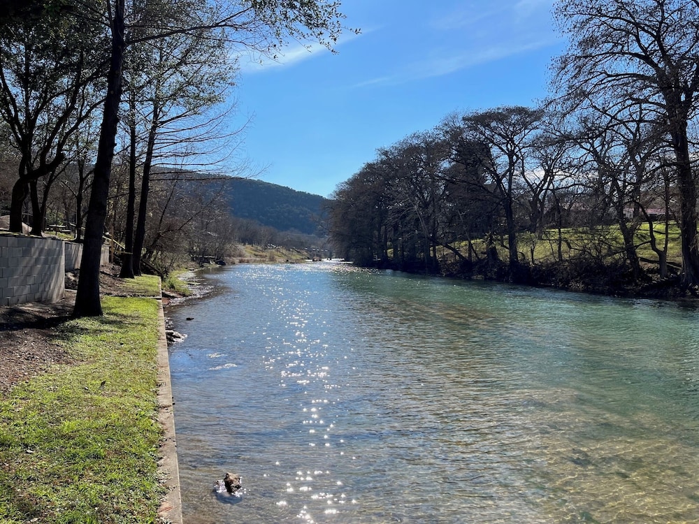 River Road Escapes