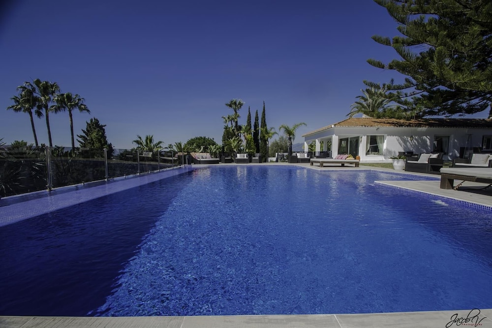 Beautiful Luxury Villa - Image 2