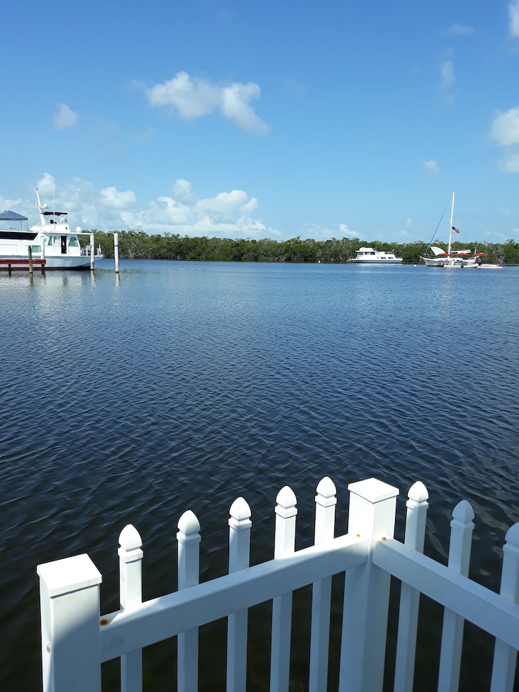 Mangrove Marina and Resort Aqualodge Houseboats