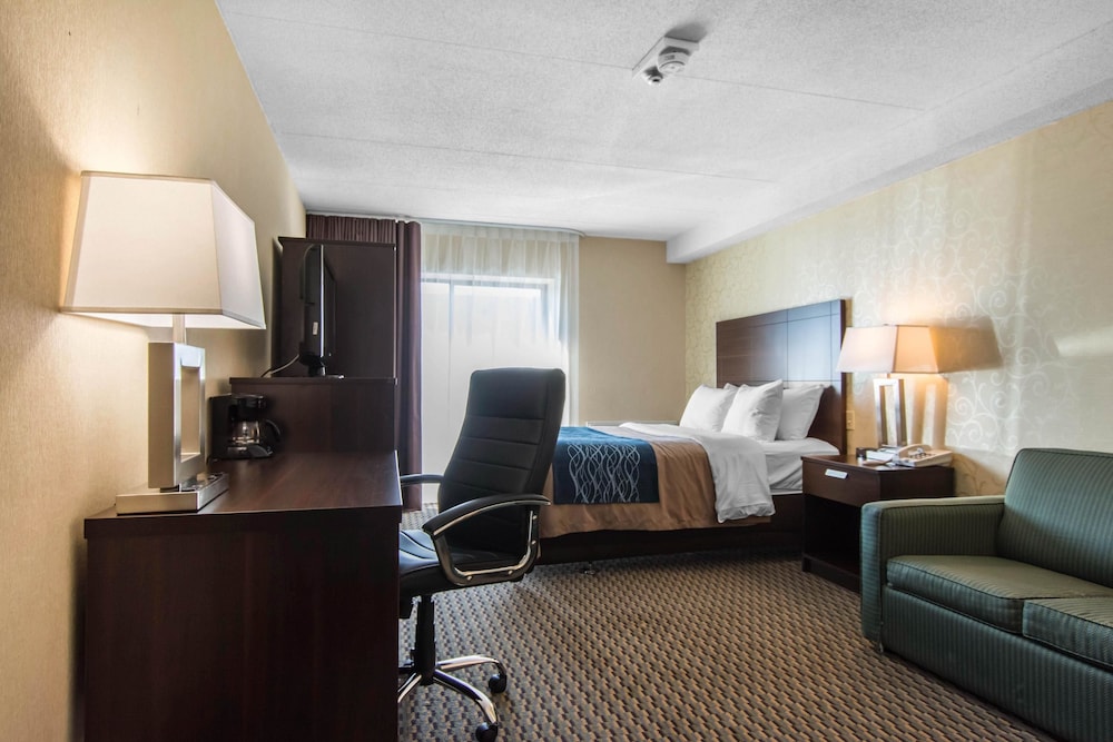 Trois-rivieres Vacations - Comfort Inn Trois-Rivieres - Property Image 3