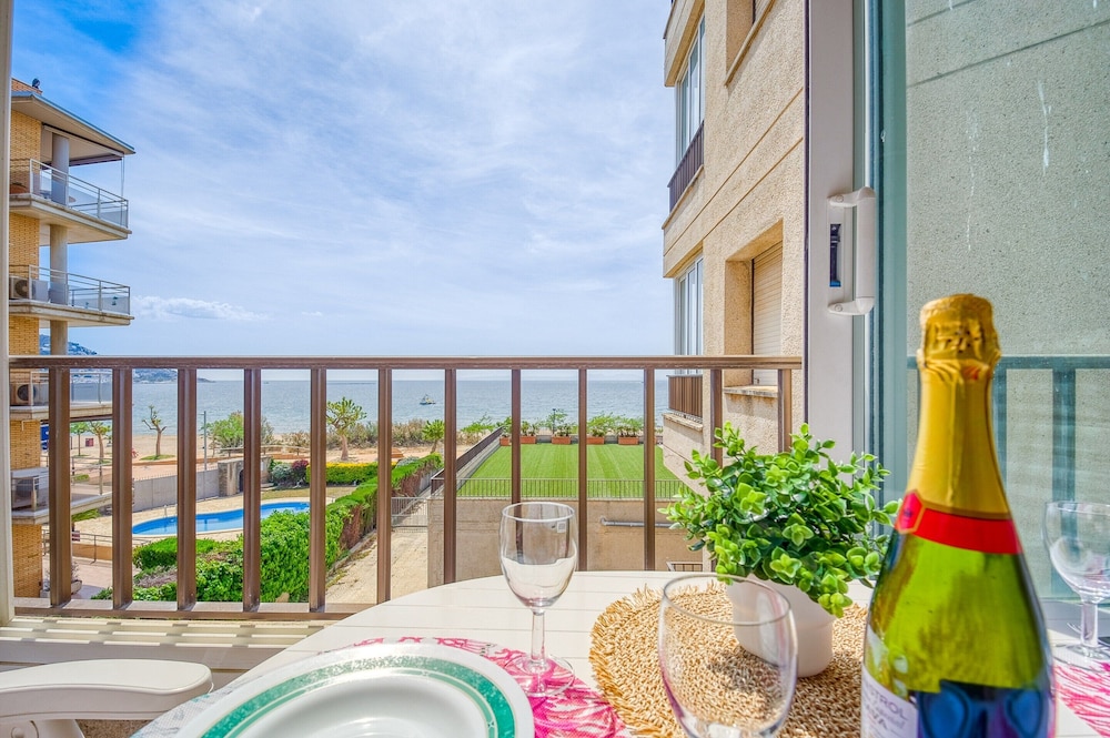 Apartment in Roses Near Platja del Eastrell