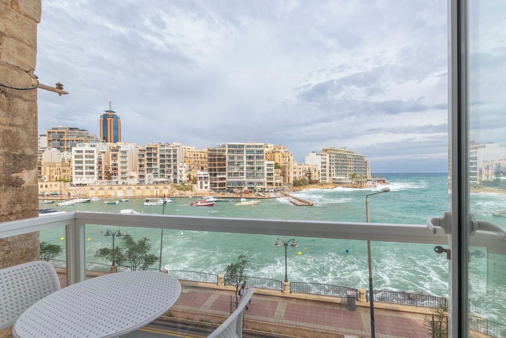 Seafront Designer Bliss in Central St Julian's