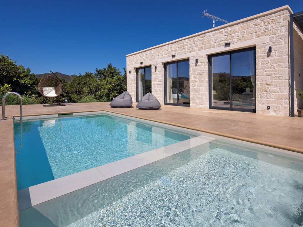 PanStel Luxury Villas - pools & jacuzzi