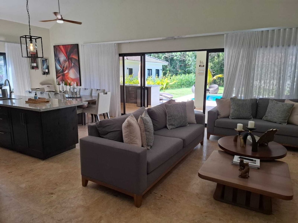 Luxury 5 Bedrooms Villa in Hispañola -sosua