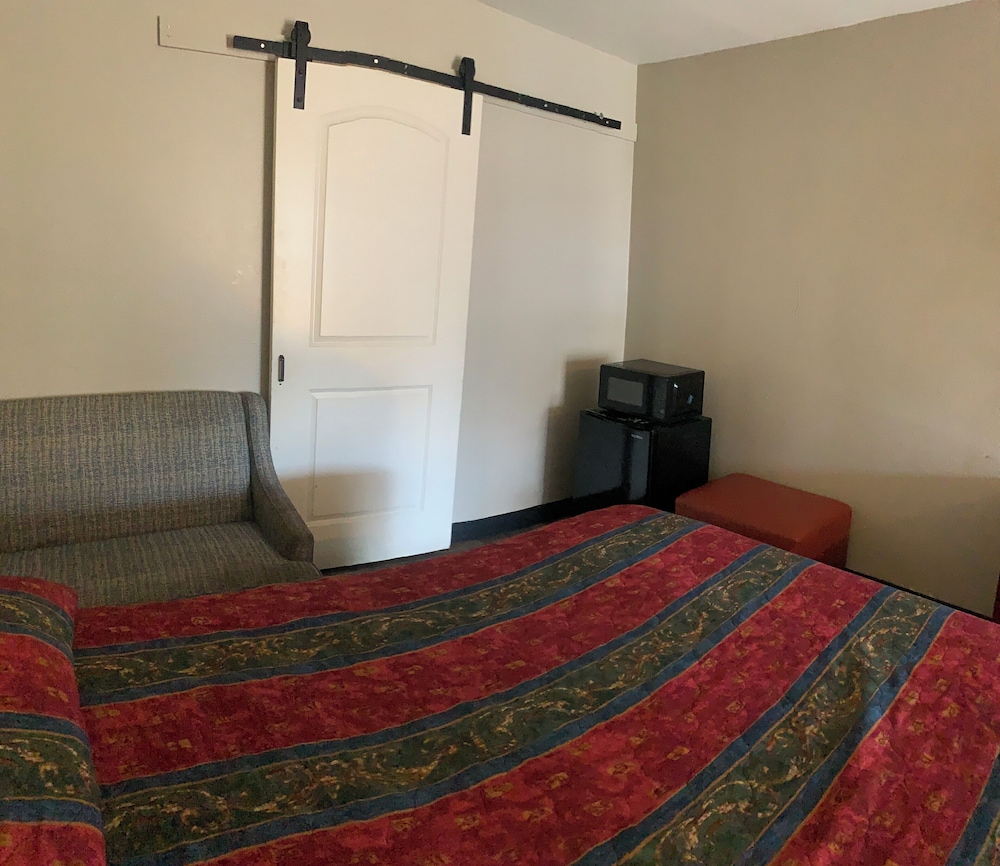 Stadium Inn & Spas