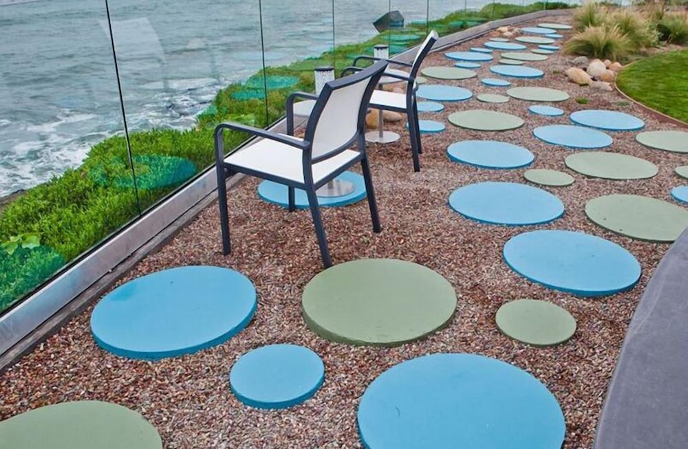 House By The Ocean