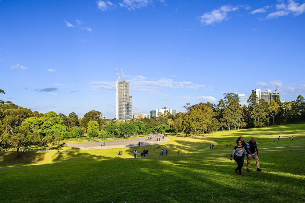 Central 2-bed With Parking & Stunning Views