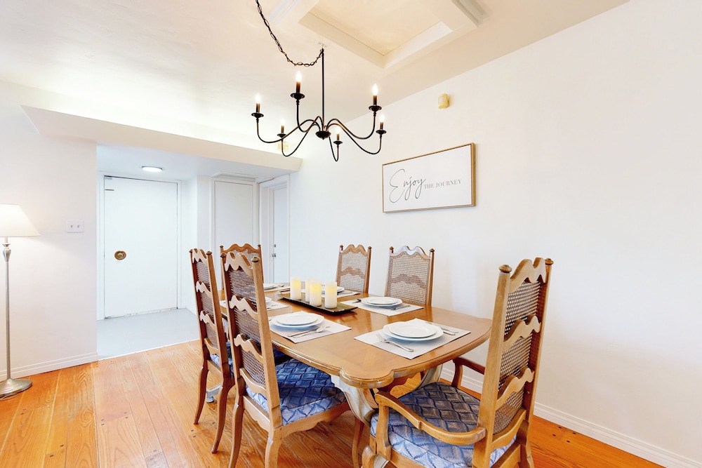 Two Dog-friendly Home, Close to Wine Country