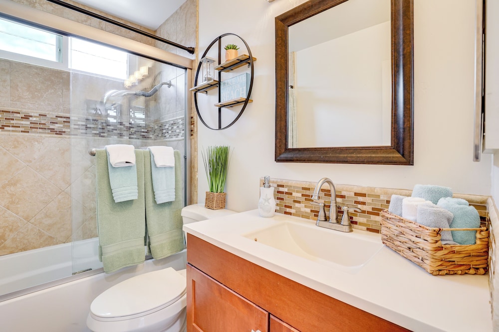1 Mi to Oceanside Municipal Pier: Condo w/ Balcony