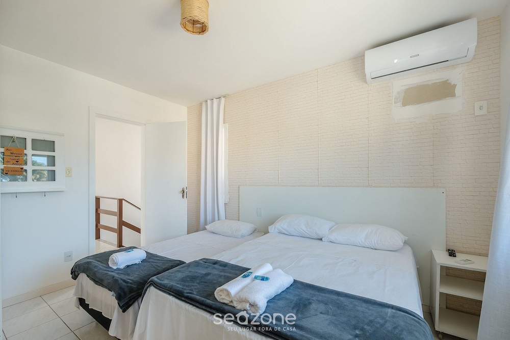 Spacious House w/ Pool in Guarajuba Cag0003