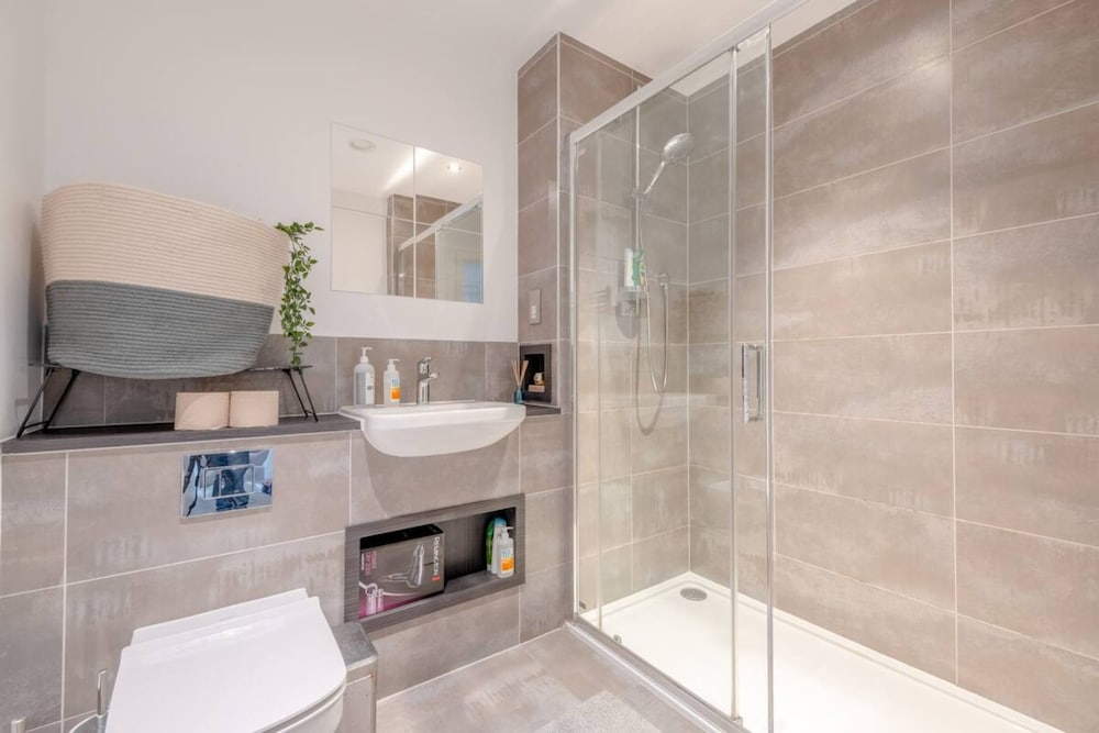 Bright 2 Bedroom Maisonette Near Stratford