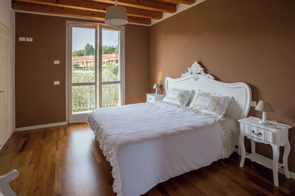 Elegant Lake Garda Villa With Garden